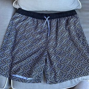 Quiet Storm geometric black and white print bathing suit trunks for Men XXL XL